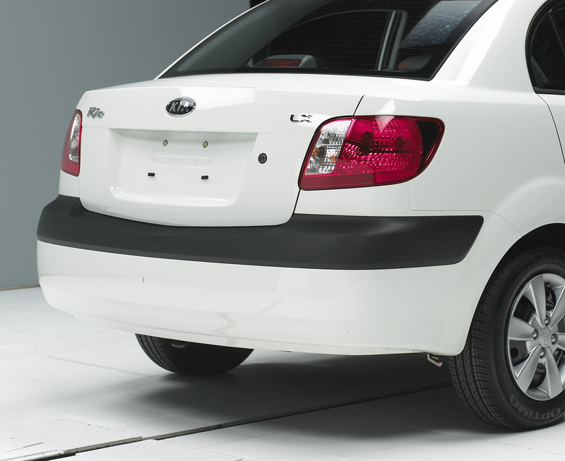 Illustration for article titled IIHS: Small Cars Are Big On Damage In Low-Speed Collisions
